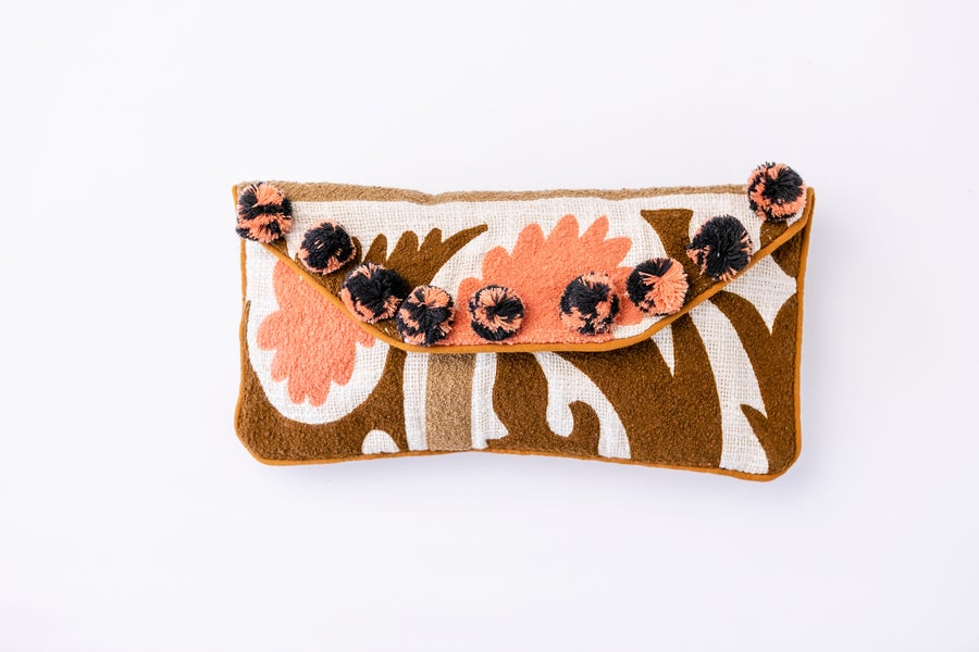 Pom Pom Clutch